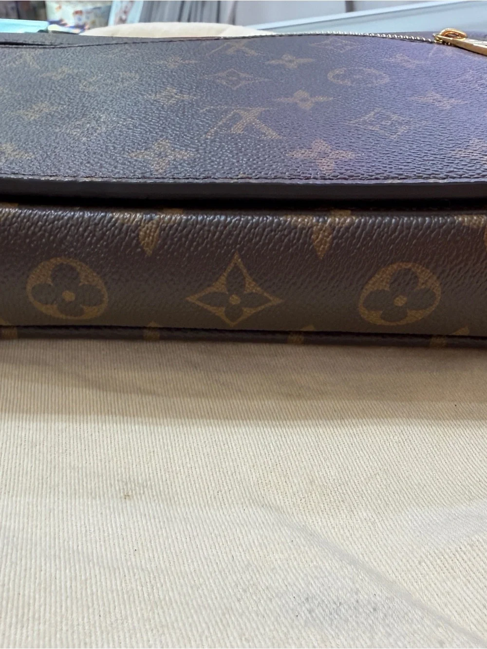 Louis Vuitton classic lv